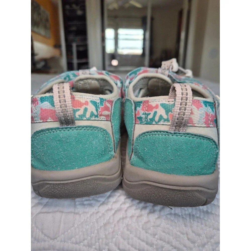 VGUC KEEN Unisex Kids Newport H2 Sandal Camo/Pink Icing Youth 3